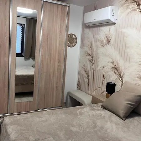 In Ii Apartament
